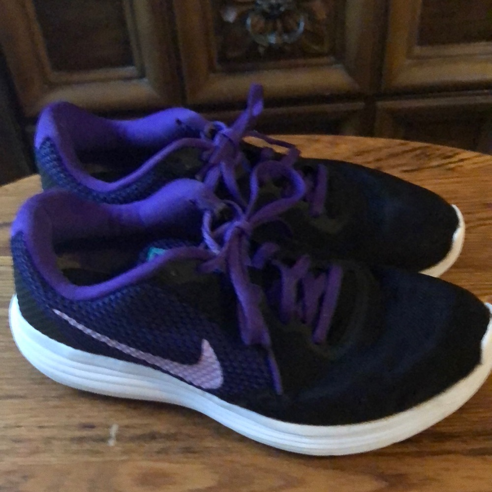 Nike Women's Black and Purple Mesh Sneakers